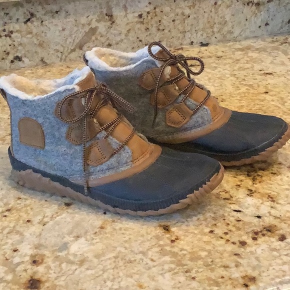 Sorel Shoes - Sorel Out n About Bootie with Shearling